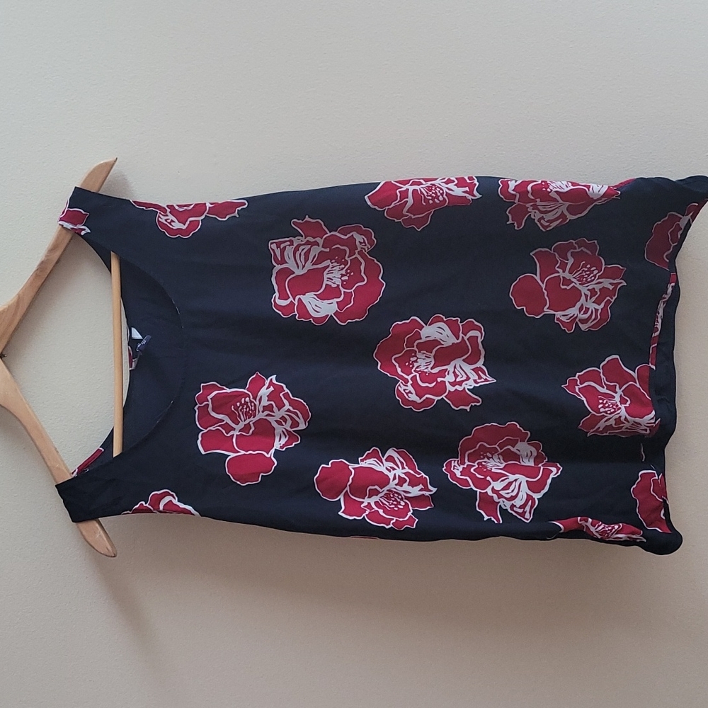 Gap Navy Red Floral Sleeveless Top (XL)